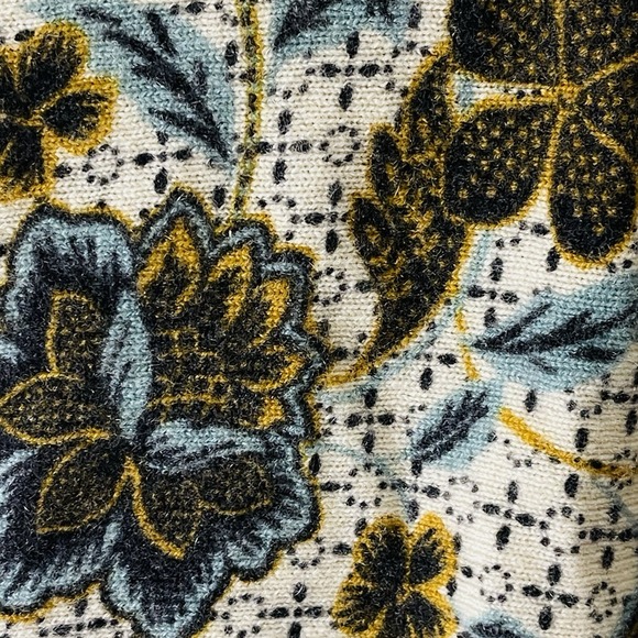 Garnet Hill‎ Floral 100% Cashmere Pullover Sweater V Neck Warm Cozy Boho Size M - Picture 3 of 8